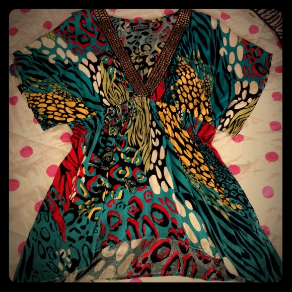 Angie Tops - M ~ V-neck